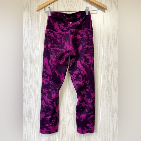 Lululemon Wunder Under Pink Tie Dye Cropped Leggings. Size 2 EUC - Picture 1 of 3